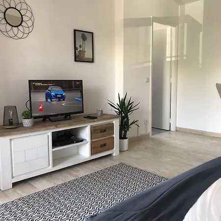 2 Pieces Climatise Pour 4 Personnes Piscine A Pied Антиб